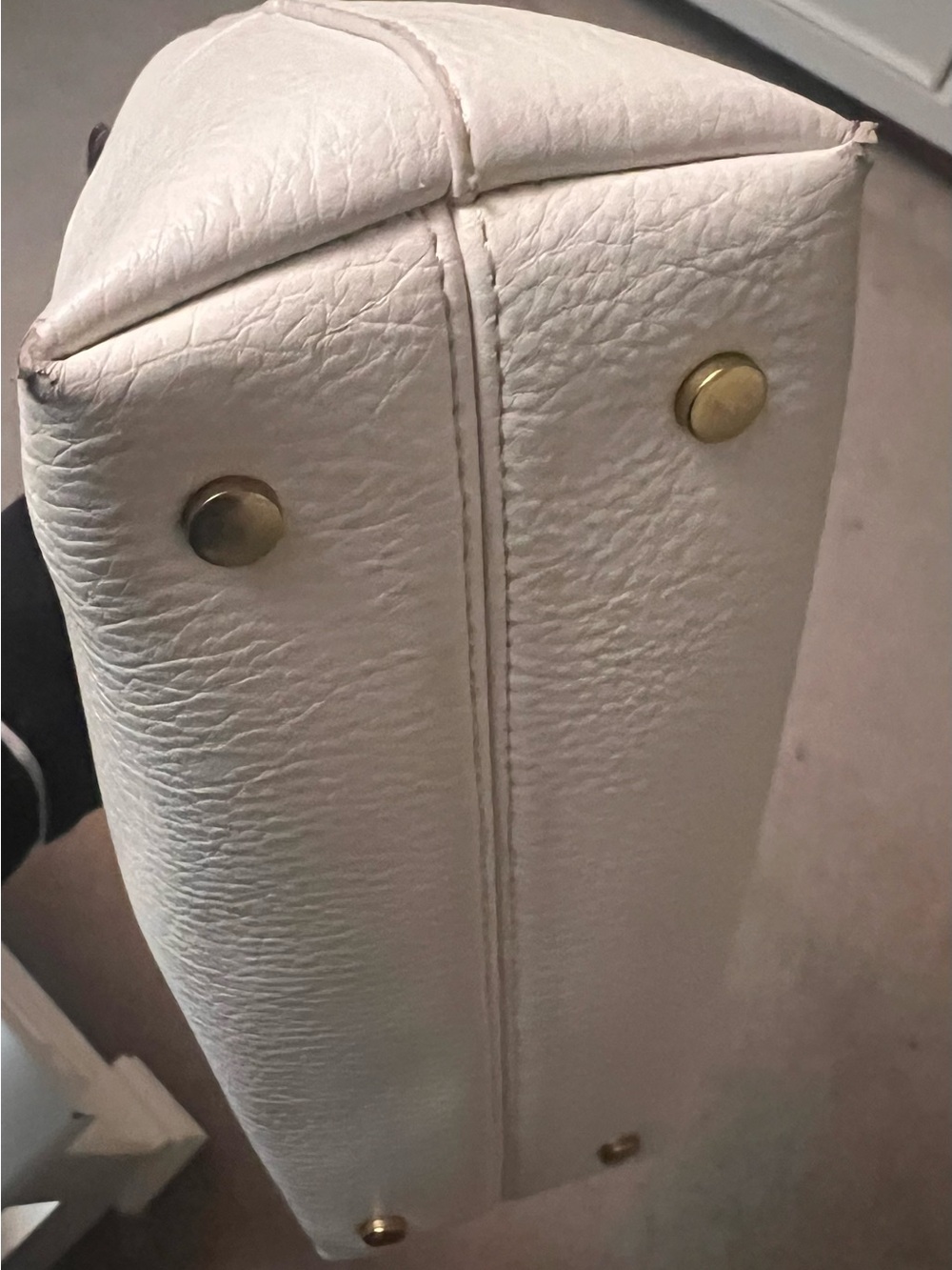 Elegant Cream Shoulder Bag with Gold Turn-Lock - Picture 5 of 5